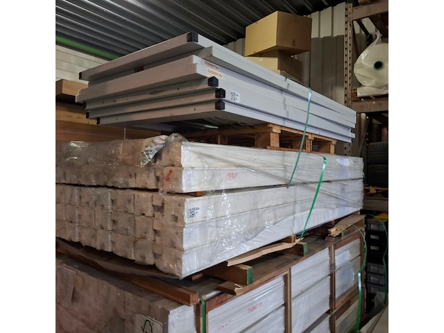 Ca. 40x hardhouten deurkozijn gegrond - afbeelding 1 van  4