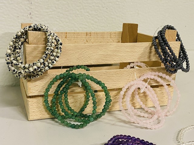 Ca. 40x kogelarmbanden voor kinderen 4mm - afbeelding 3 van  4