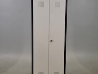 Ca. 40x lockerkast