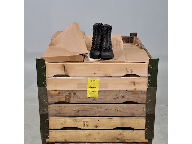 Ca. 40x paar diverse schoenen, o.a. atlas, neskrid en haix - afbeelding 1 van  5