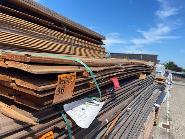 Ca. 40x thermo vuren channelsiding, 18x142mm, lengte 360cm - afbeelding 2 van  3