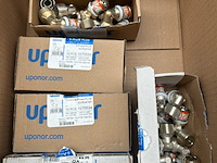 Ca. 40x uponor s-press plus persknieën met buitendraad - afbeelding 1 van  4