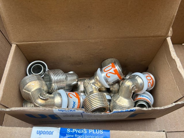 Ca. 40x uponor s-press plus persknieën met buitendraad - afbeelding 3 van  4