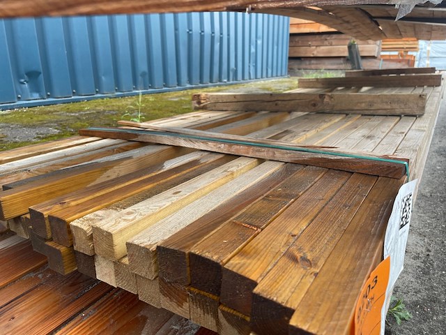 Ca. 40x vuren latten geschaafd, 36x36mm, lengte 510cm - afbeelding 1 van  3