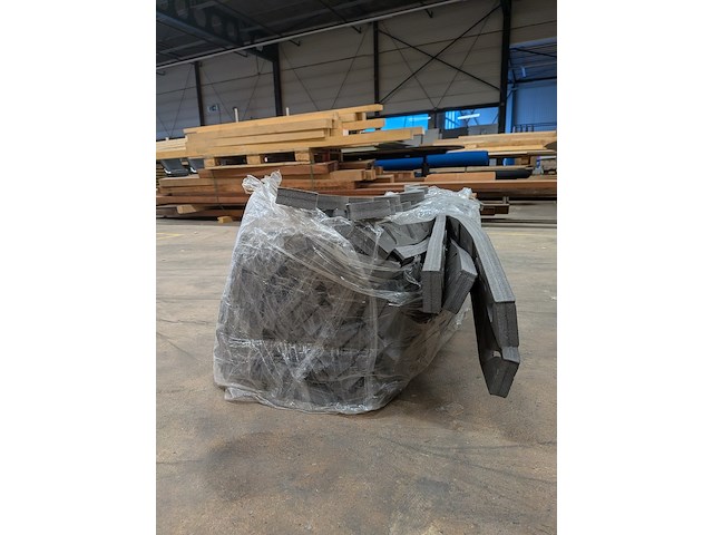 Ca .41x schuimprofielen t.b.v. golfplaten zwart - afbeelding 6 van  7