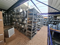Ca. 42 meter metalen legbord stelling - afbeelding 1 van  7