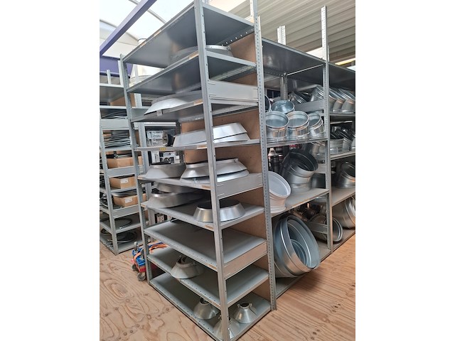 Ca. 42 meter metalen legbord stelling - afbeelding 6 van  7