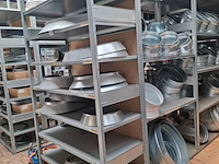 Ca. 42 meter metalen legbord stelling - afbeelding 6 van  7