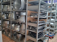 Ca. 42 meter metalen legbord stelling - afbeelding 7 van  7