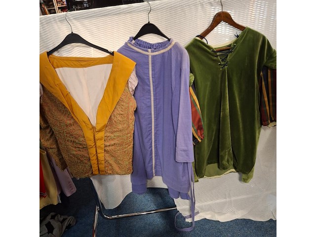 Ca. 42x diverse toneel bovenkleding - afbeelding 2 van  3