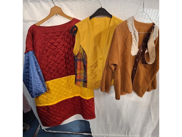 Ca. 42x diverse toneel bovenkleding - afbeelding 3 van  3