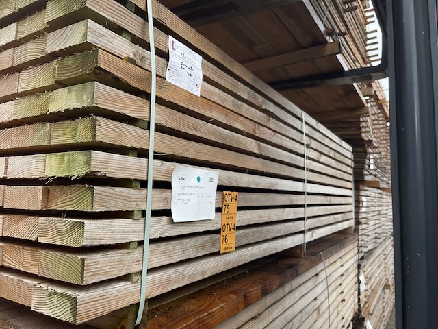 Ca. 42x douglas balken fijnbezaagd, 50x150mm, lengte 300cm - afbeelding 2 van  3