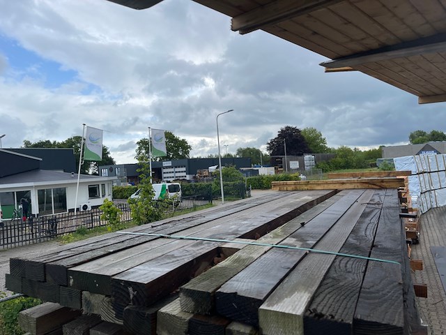 Ca. 42x douglas regels fijnbezaagd, 45x75mm, lengte 500cm - afbeelding 1 van  3