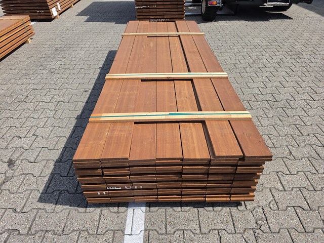Ca. 42x guyana ipé planken geschaafd, 21x145mm, lengte 275cm - afbeelding 1 van  3