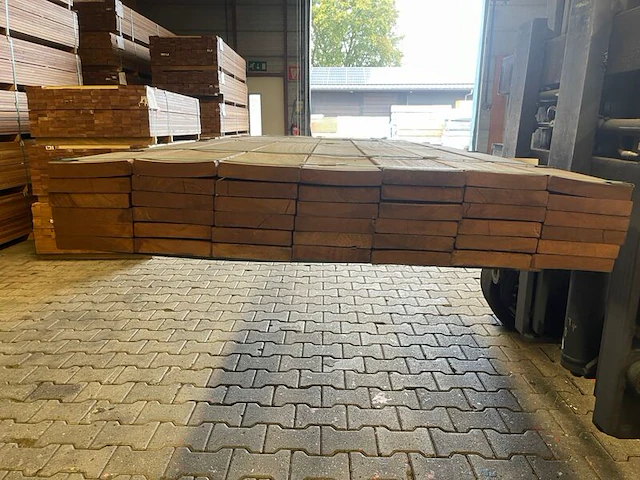 Ca. 42x guyana teak planken geschaafd, 25x140mm, lengte 185cm - afbeelding 3 van  3