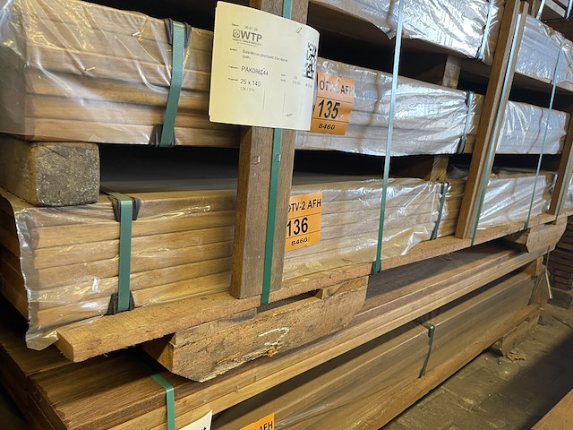 Ca. 42x guyana teak planken geschaafd, 25x140mm, lengte 215cm - afbeelding 4 van  4