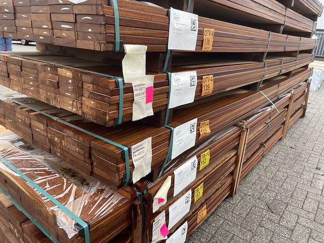 Ca. 42x guyana teak planken geschaafd, 25x140mm, lengte 455cm - afbeelding 4 van  4