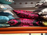 Ca. 42x kussen, o.a. designers guild - afbeelding 2 van  11