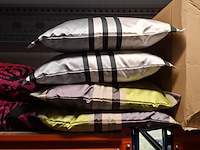Ca. 42x kussen, o.a. designers guild - afbeelding 3 van  11
