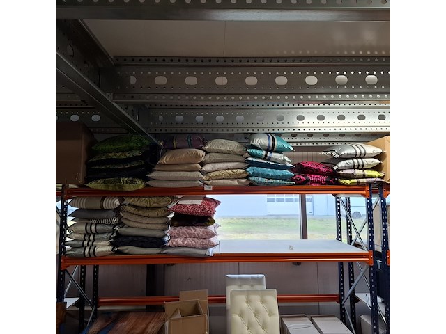 Ca. 42x kussen, o.a. designers guild - afbeelding 4 van  11