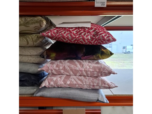 Ca. 42x kussen, o.a. designers guild - afbeelding 7 van  11