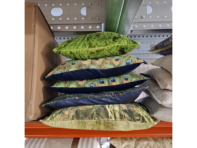 Ca. 42x kussen, o.a. designers guild - afbeelding 8 van  11