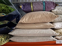 Ca. 42x kussen, o.a. designers guild - afbeelding 9 van  11