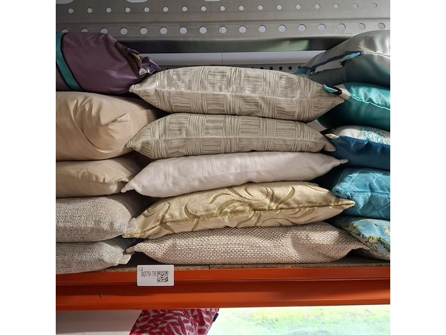 Ca. 42x kussen, o.a. designers guild - afbeelding 10 van  11