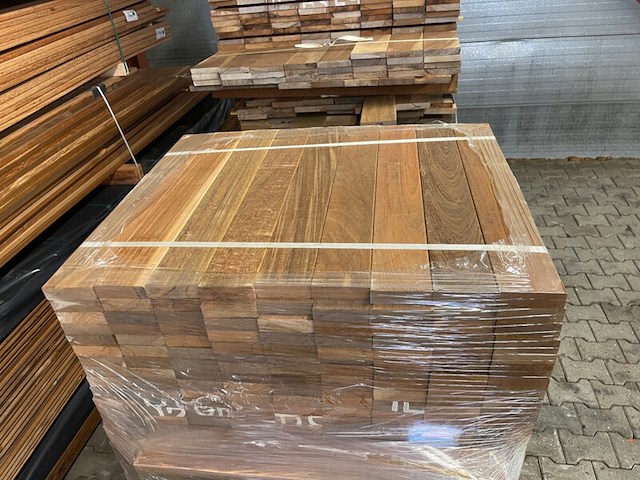 Ca. 432x ipé country grade planken geschaafd, 27x90mm, lengte 217/65cm, 215/95cm - afbeelding 1 van  3