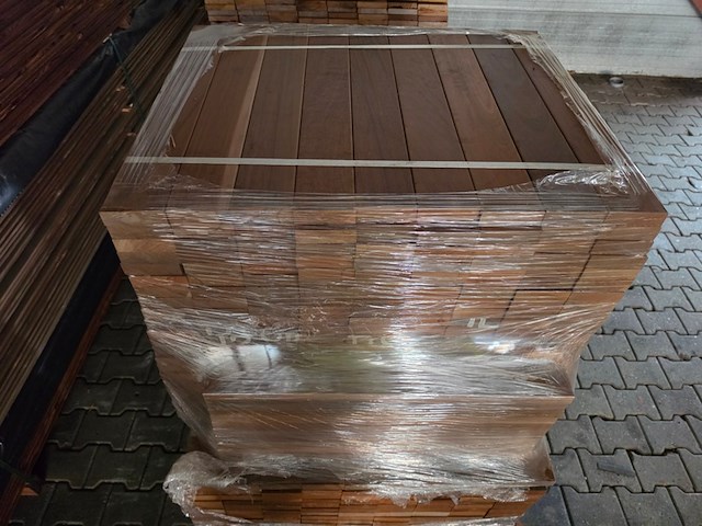 Ca. 432x ipé planken geschaafd country grade, 27x90mm, lengte 217/65cm, 215/95cm - afbeelding 1 van  3