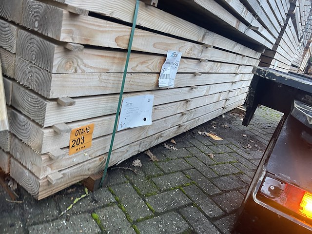 Ca. 43x douglas balken fijnbezaagd, 75x175mm, lengte 300cm - afbeelding 2 van  3