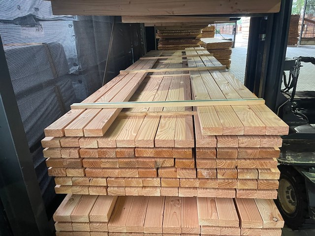 Ca. 43x douglas balken geschaafd, 40x90mm, lengte 430cm - afbeelding 1 van  3