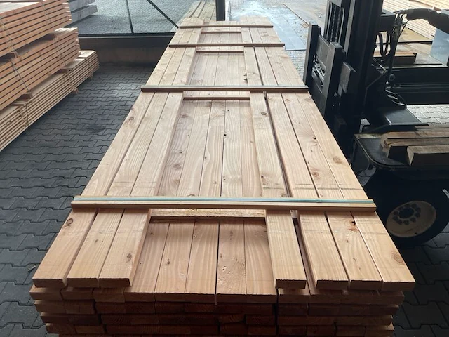 Ca. 43x douglas balken geschaafd, 40x90mm, lengte 430cm - afbeelding 1 van  3
