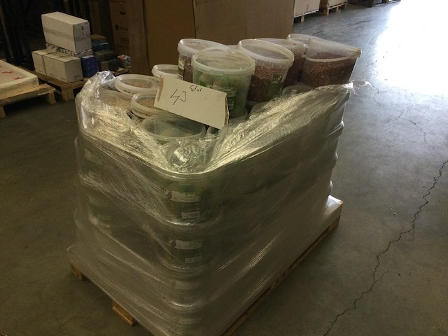 Ca. 43x emmers met vogelvoer verschillende soorten, ed - afbeelding 1 van  3