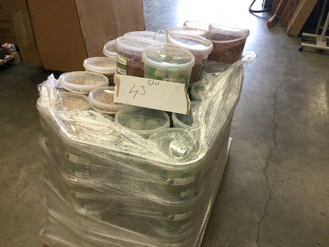 Ca. 43x emmers met vogelvoer verschillende soorten, ed - afbeelding 1 van  5