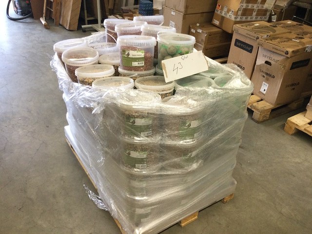 Ca. 43x emmers met vogelvoer verschillende soorten, ed - afbeelding 2 van  5