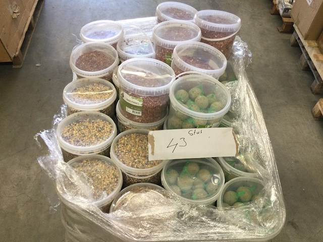Ca. 43x emmers met vogelvoer verschillende soorten, ed - afbeelding 3 van  5