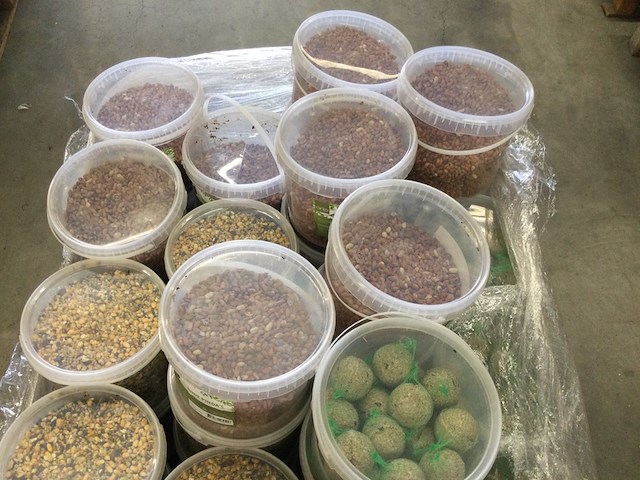 Ca. 43x emmers met vogelvoer verschillende soorten, ed - afbeelding 4 van  5