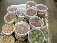 Ca. 43x emmers met vogelvoer verschillende soorten, ed - afbeelding 4 van  5