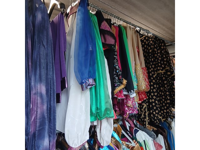 Ca. 43x oosterse outfits - afbeelding 1 van  8