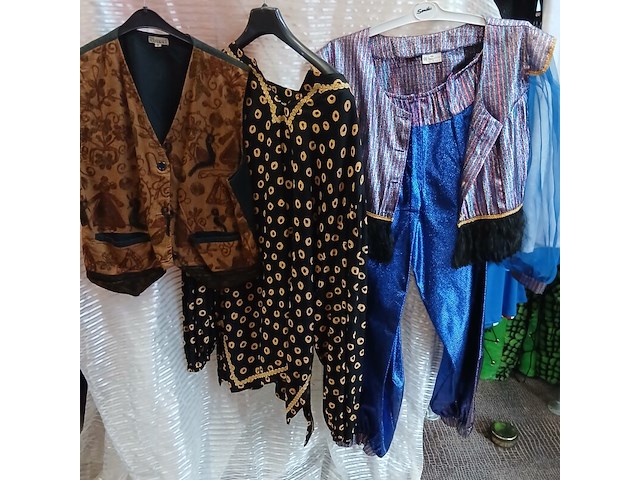 Ca. 43x oosterse outfits - afbeelding 2 van  8