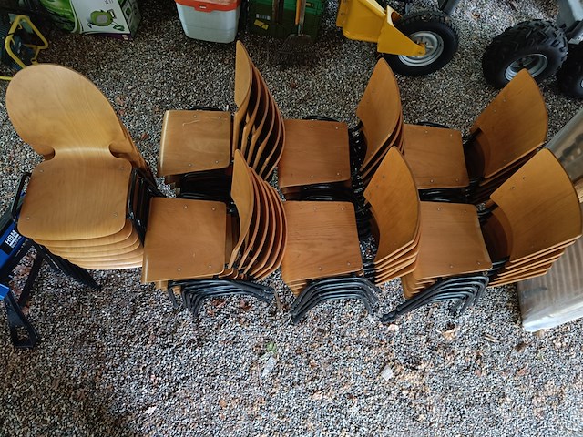 Ca. 43x vintage houten schoolstoelen, 2 soorten, hout - afbeelding 1 van  9