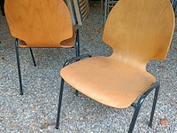 Ca. 43x vintage houten schoolstoelen, 2 soorten, hout - afbeelding 2 van  9