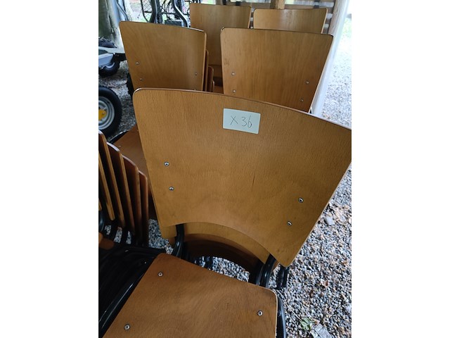 Ca. 43x vintage houten schoolstoelen, 2 soorten, hout - afbeelding 5 van  9