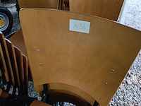 Ca. 43x vintage houten schoolstoelen, 2 soorten, hout - afbeelding 5 van  9