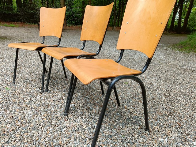 Ca. 43x vintage houten schoolstoelen, 2 soorten, hout - afbeelding 7 van  9