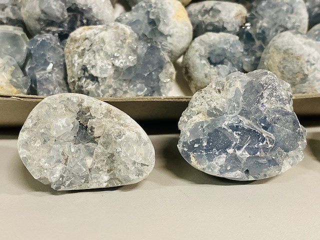 Ca. 44x celestien brokjes - afbeelding 4 van  7