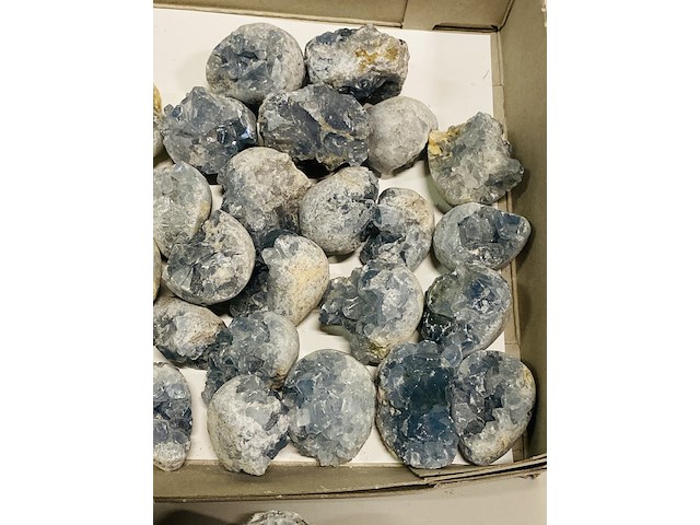 Ca. 44x celestien brokjes - afbeelding 5 van  7