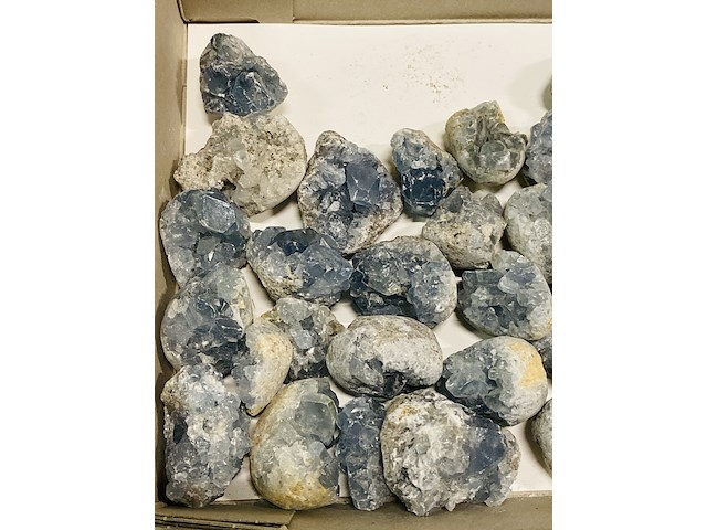 Ca. 44x celestien brokjes - afbeelding 7 van  7