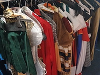 Ca. 44x diverse middeleeuwse/ ridderkleding - afbeelding 1 van  10